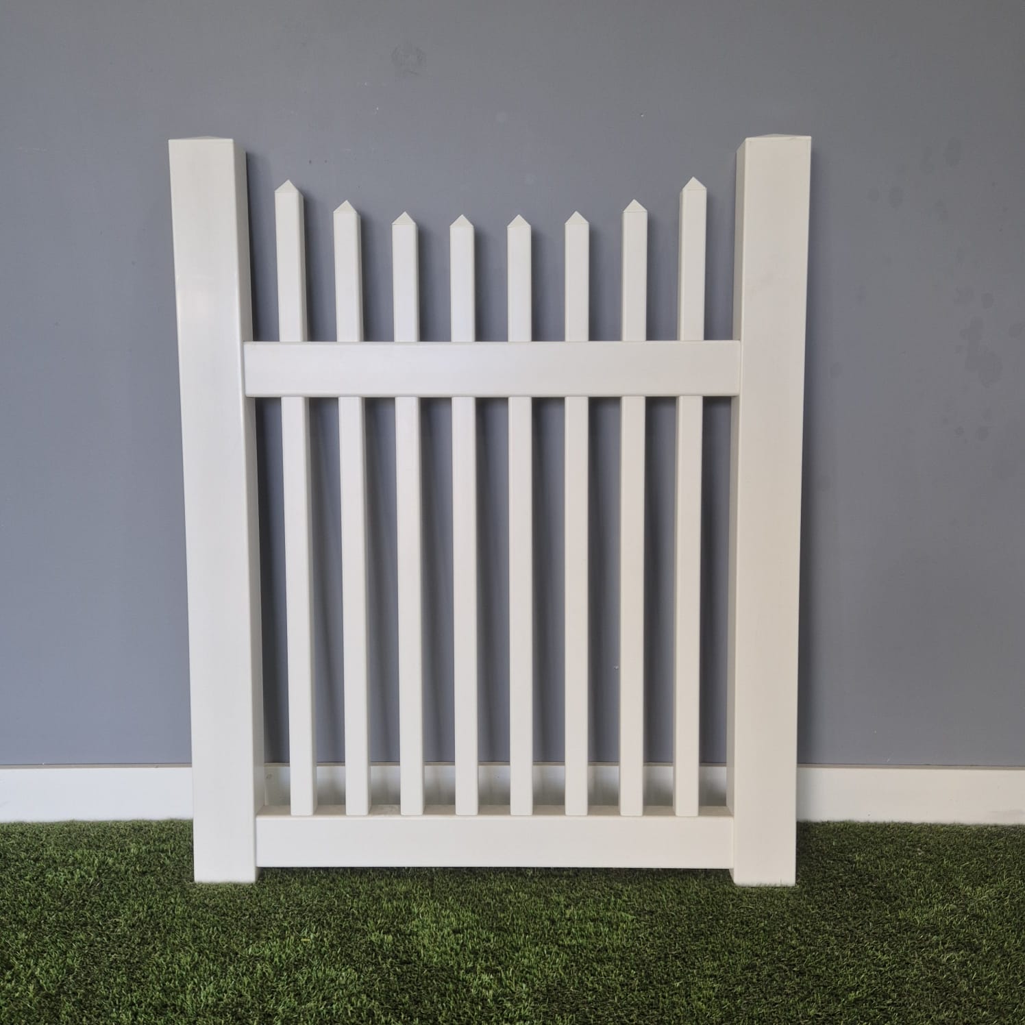 Scallop Picket PVC Gate